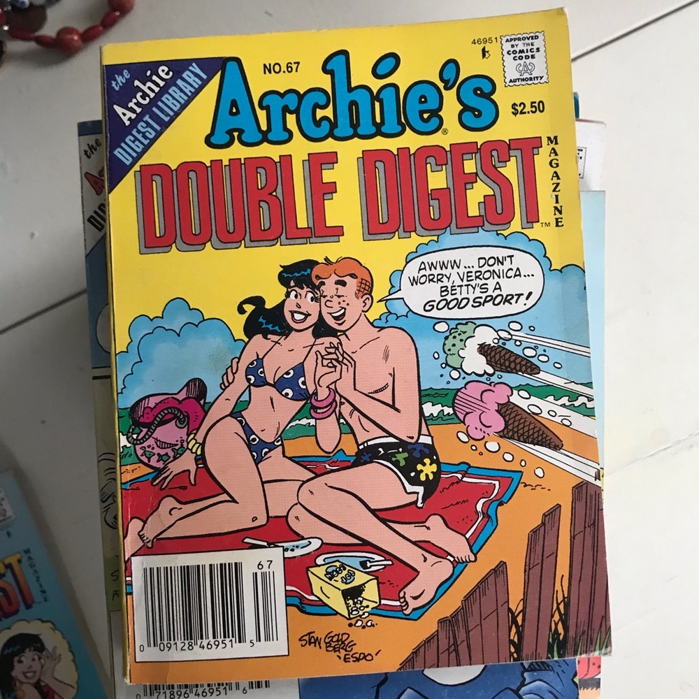 Archie's Double Digest Comic Book #67- Yellow Cover